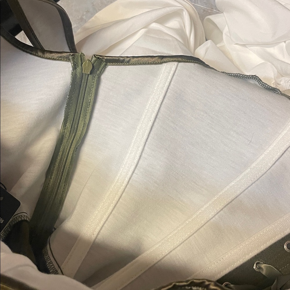 Renissamce dress NWOT - Picture 8 of 12